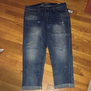 Boyfriend cropped distressed jeans